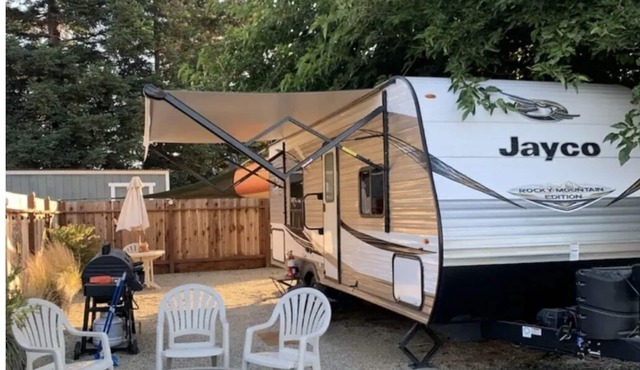 KJ Getaways "Glampsite" Affordable Short/Long Stays! Free On-Site Laundry Mat!