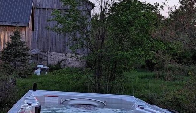 KJ's Farmhouse w/SwimSpa Retreat