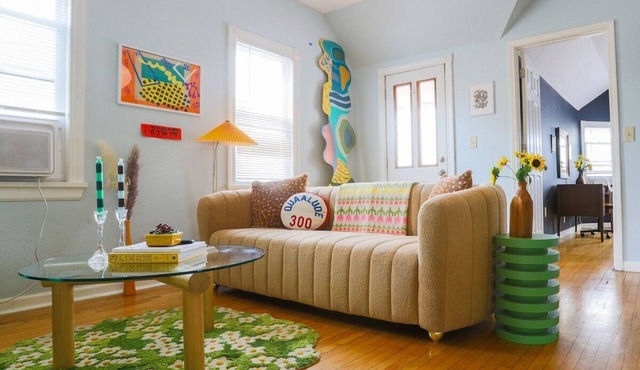 KK Upper · 2BR Sunny Upper in Prime Bay View - w/Parking