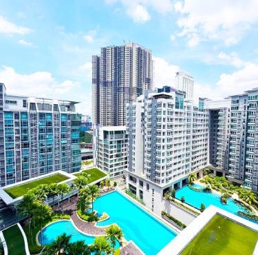 KL V Residence I with Balcony I 吉隆坡双威伟乐城民宿-附有阳台 I Walking distance to MRT & Mall & Nanjing Street I 马中英服务 I Malay English Chinese