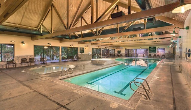 Klamath Falls | Nature Golf Retreat | Pool + Golf | 3BR Sleeps 8