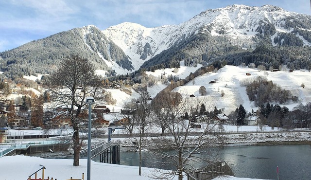 Klosters Chalet. A classic & cosy centrally located apartment in sunny Klosters