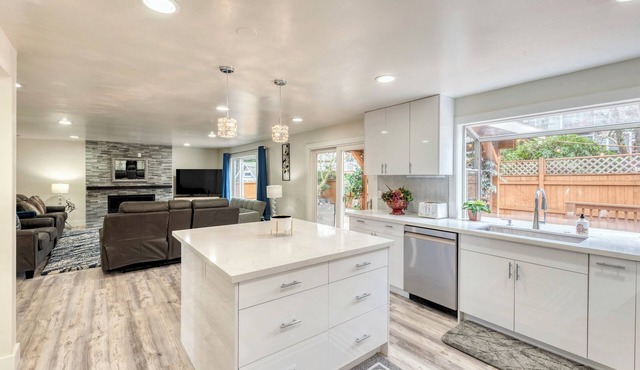 KN1 GLITTER VILLA: RENOVATED MODERN STYLE