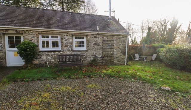 KNAP COTTAGE, pet friendly, character holiday cottage in Maenclochog