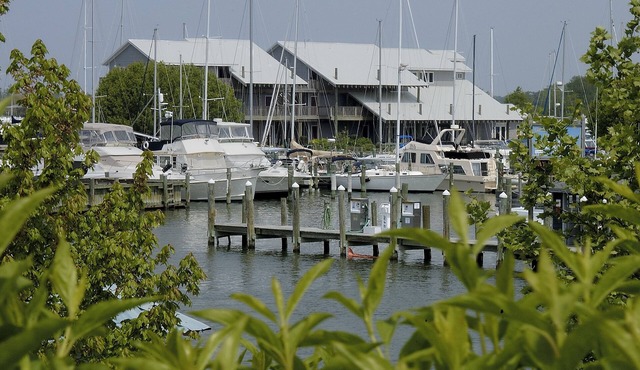 Knapps Narrows Marina & Inn