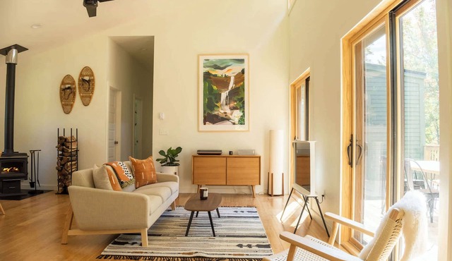 Knickerbocker Knoll: Tranquil + Modern w/Hot Tub