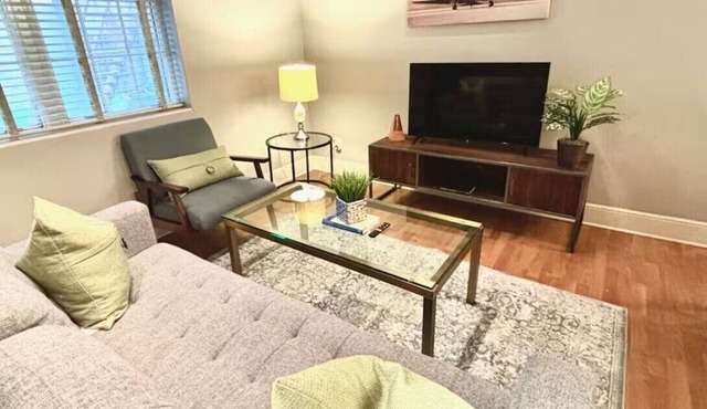 Knight 106 Charming 2-bedroom apartment