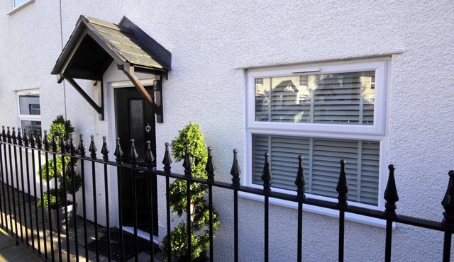 Knight Rest Cottage Conwy - 5 Star Reviews Boutique Cottage (parking & wifi) *5*