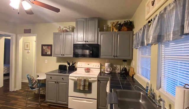 KnightPlace - The Michael - 2BD/1BA Apartment in Duplex - Near Mercer University