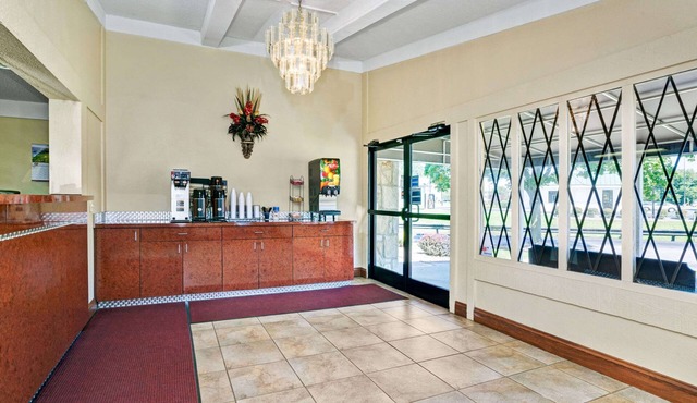 Knights Inn Charleston