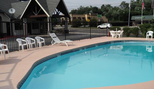 Knights Inn Cleveland GA