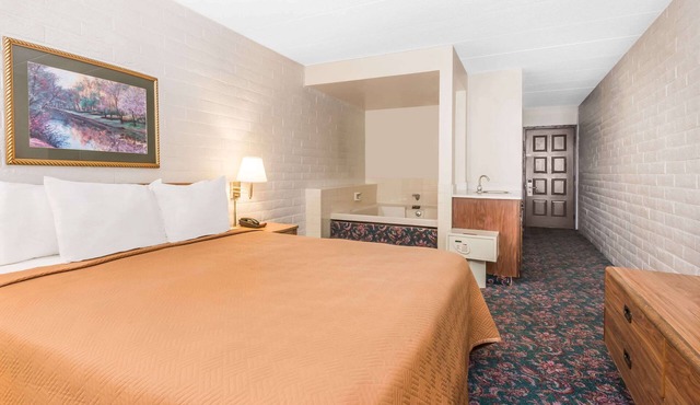 Knights Inn Dayton at Poe Ave