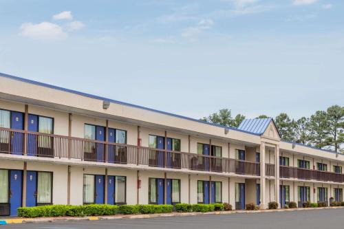 Knights Inn - Fredericksburg
