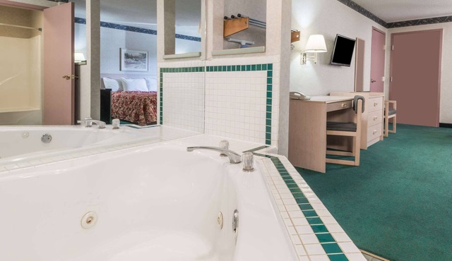 Knights Inn Ottawa