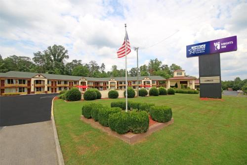 Knights Inn Pilot Mountain