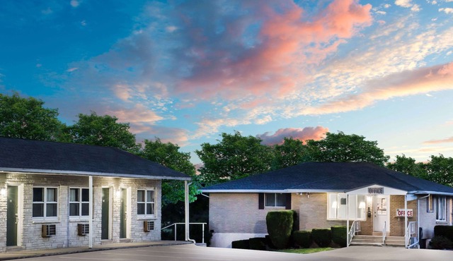 Knights Inn Pine Grove