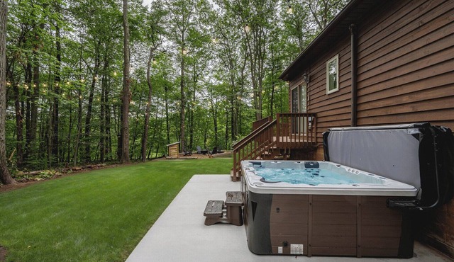 Knobby & Nice Retreat w/private hot tub, firepit, community pool