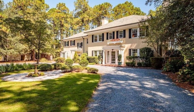 Knollwood Manor - The Historic Mid Pines Mansion