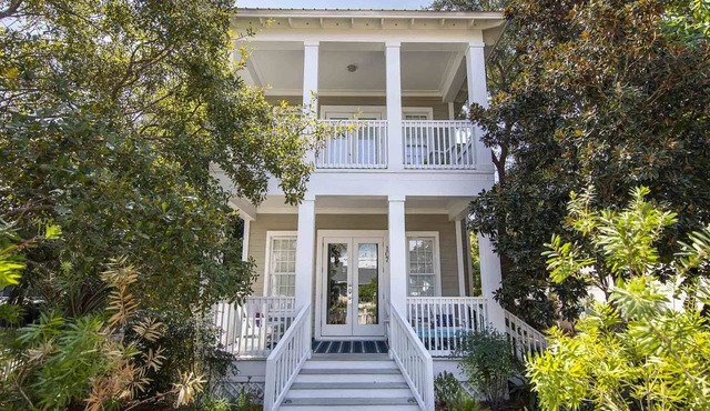 Knot a Care- Less than 200 Yards to Deeded, Private Beach+community pool!