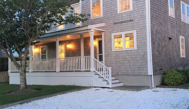 'Knot Leaving' in Brant Point