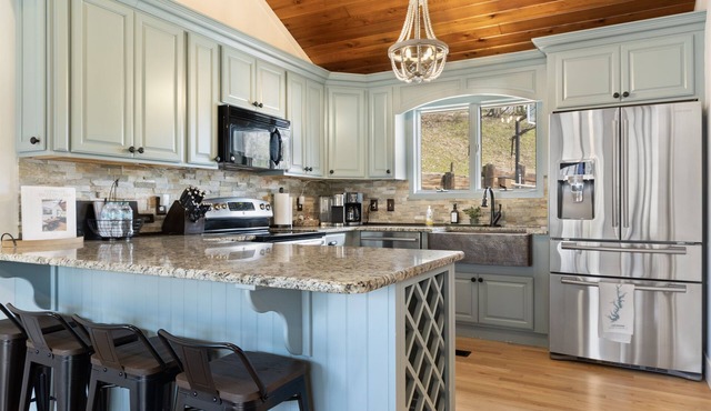 Knot On Call Lake House + HOT TUB