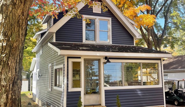 Knot Shores- Cozy, 3 bedroom Cottage, w/water access