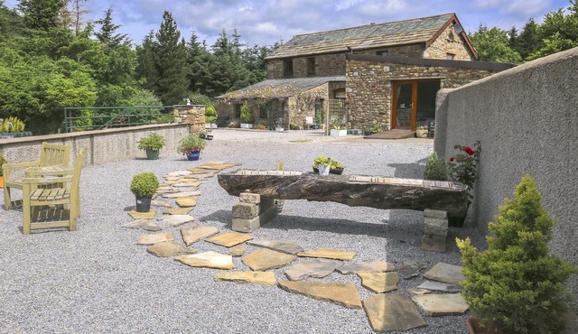 KNOTT LODGE, with a garden in Sedbergh