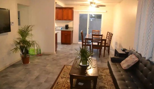 Knotts Berry Farm/Disney Townhome