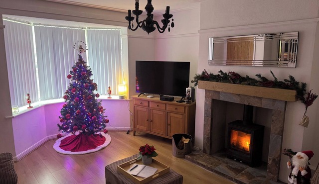 Knotty Ash - 3 Beds - Sleeps 6 - On-Site Parking