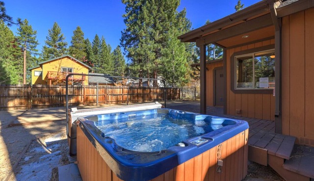 Knotty by Nature - Hot Tub, Pets & Fun - Oh my!