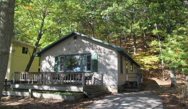 Knotty Pine Cottage Across From Portage Lake And Steps From Lake Michigan & PPI