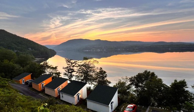 Knotty Pine Cottages, Suites & Motel Rooms