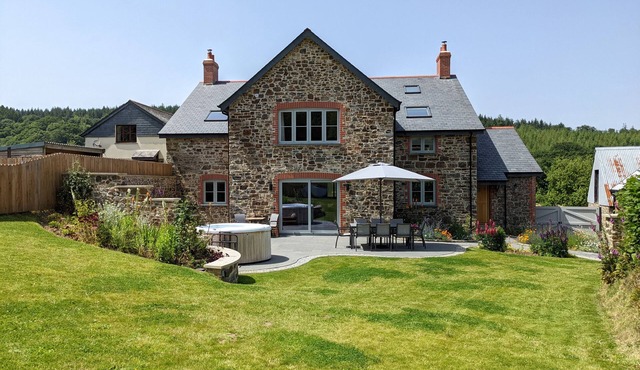 KNOWLE HOUSE, family friendly, luxury holiday cottage in Okehampton
