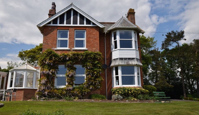 Knowles - Seven Bedroom House, Sleeps 13