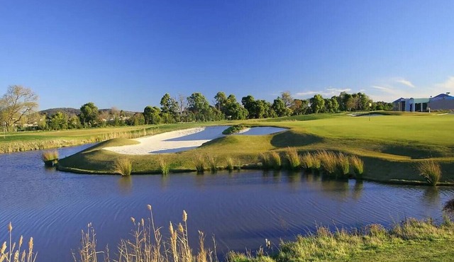 Knoxfield Relaxing 4BRM Home Golf Course Netflix Parking