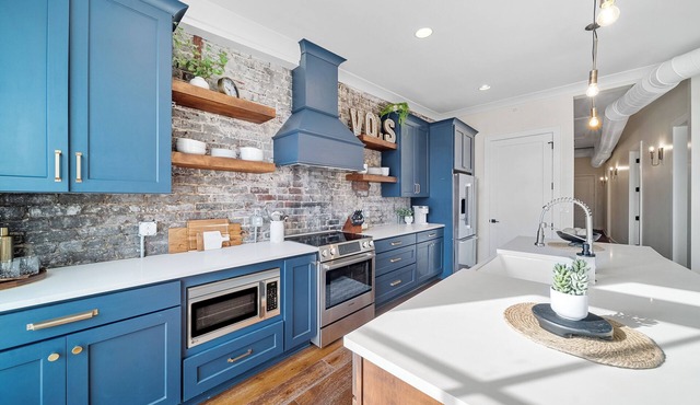 Knoxtopia: BRAND-NEW Downtown Knoxville Condo in Historic Century Building