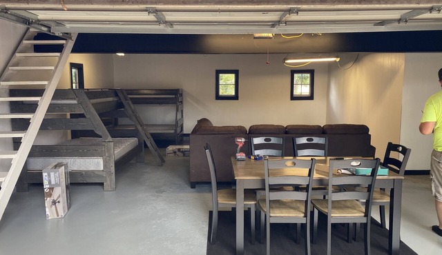 Knoxville Den: Walk to Track, Great for Families & Crews