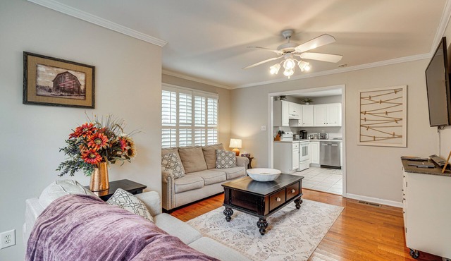 Knoxville Farmhouse Retreat! Easy Access to Town