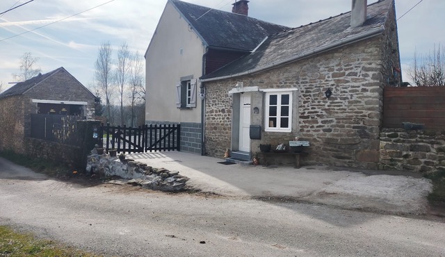 Knus Verblijf Voor het Hele Gezin met Uitzicht Over de Vallei van de Creuse