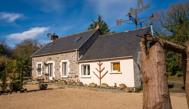 Knusse Cottage Voor 6 Vlakbij Vallée des Saints in het Groene Hart van Bretagne