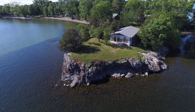 Koala Escape St Albans - Lake Champlain Bluff Cottage w Sunrise Views