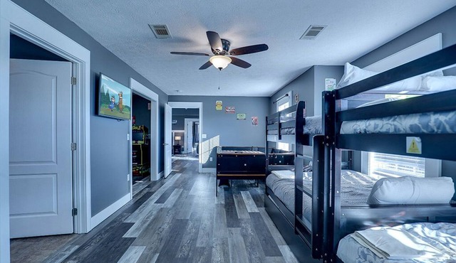 Kodak - Hatters Hide A Way - 3 Bedrooms - Sleeps 12
