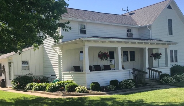 Koelsch Farm Homestead Cottage, Experience Farm Living, Great for Families!