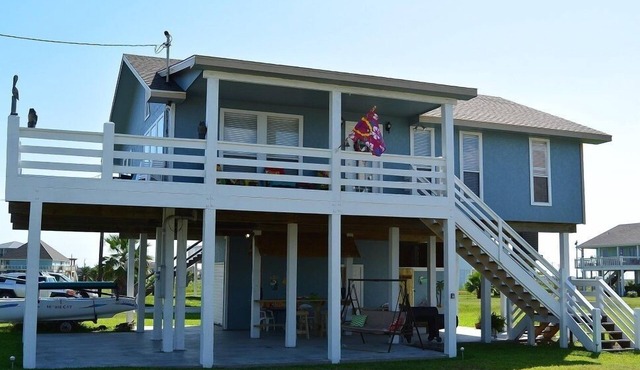Kokomo Jo's -Charming 3 Bedroom, close to beach with view. Special touches!