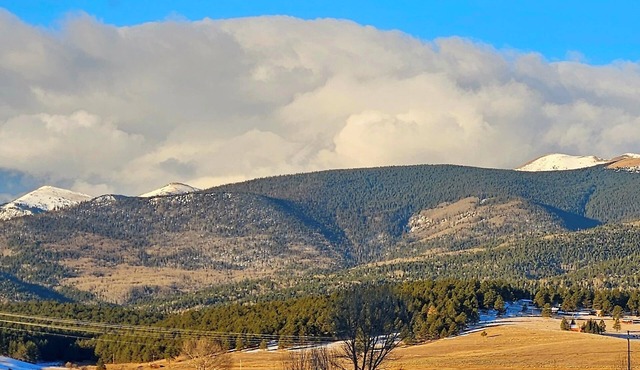 Kokopelli Lodge nestled in the Sangre de Cristo Mtns.Ski/Hike/Fish/Hunt