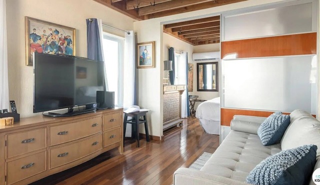 Komffy Studio Waterfront w/King Bed and Free Parking