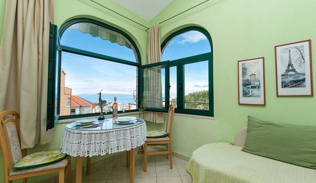 Komfortable Ferienwohnung mit Balkon by Interhome