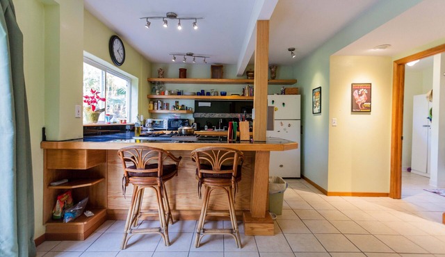 Kona Coast View Guest Apartment -long term renters welcome!