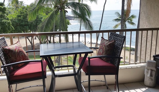 Kona Reef Beachfront/Walk to Town/Air Con/WiFi/Top Floor/Free Parking