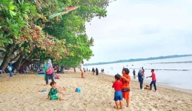 KONDOMINIUM CARITA BEACH-YUNNI